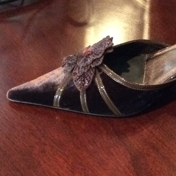 Isabella Fiore Size 8 Kitten Heels - Picture 4 of 5